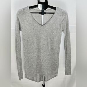 Lululemon Back In Action Capsule Wardrobe Minimalist Activewear Top, Size 2